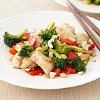Stir-Fried Chicken with Broccoli, Red Peppers and Cashews 